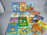 de nombreux livres pour enfants qui se trouvent sur la table