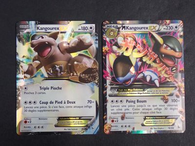 deux cartes pokemon posées l'une sur l'autre sur une table