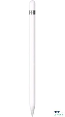 une image représentant un stylo blanc posé sur une surface blanche