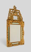 Miroir à fronton en bois sculpté doré, sommé de rinceaux d'a… (photo 5)