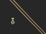 un pendentif en émeraude et diamants et une chaîne en or