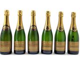 six bouteilles de champagne alignées