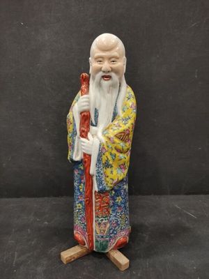 CHINE, "Viellard tenant un baton", sujet en porcelaine. - Photo 1