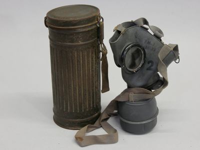 Boîte de masque allemand M30, peinture d’origine oxydée, mar… - Photo 1