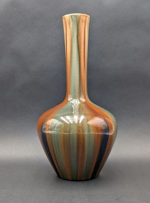 a vase that is sitting on a table