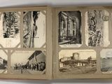 un livre ouvert sur lequel figurent plein d'images