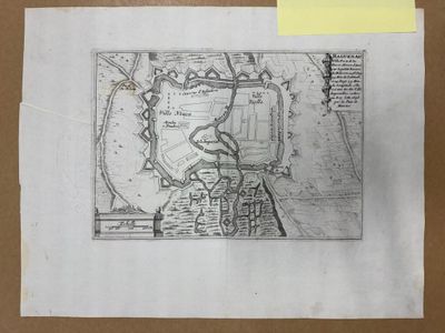 un vieux dessin représentant une carte, sur une feuille de papier, à côté d'une autre feuille de papier