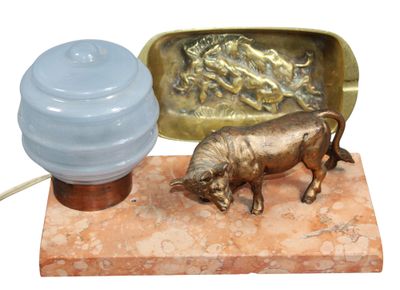 VEILLEUSE en régule doré, marbre et globe en verre, à décor … - Photo 1