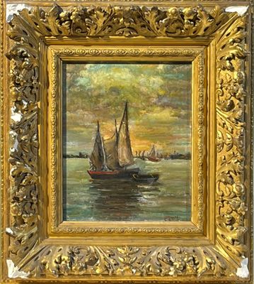 une peinture à l'huile représentant un voilier sur l'eau, avec d'autres bateaux en arrière-plan