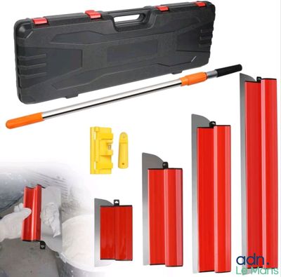une photo d'un ensemble d'outils comprenant un porte-outil, un marteau et un outil
