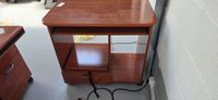 SITUE AU 1ER ETAGE, PAR ESCALIER SANS ASCENSEUR : - 1 BUREAU… (photo 2)