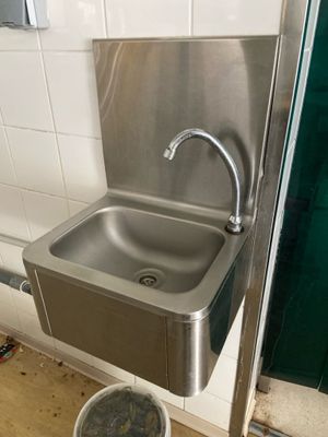 Lave main L'enlèvement doit se faire sans dégrader le mur, r…