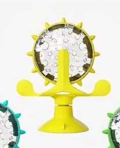 trois types d'horloges différents posés sur un socle