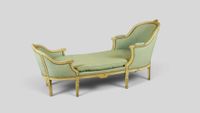 Chaise longue en bois sculpté et laqué blanc et doré, dossie…