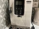 a coffee machine sitting on a counter in a kitchen