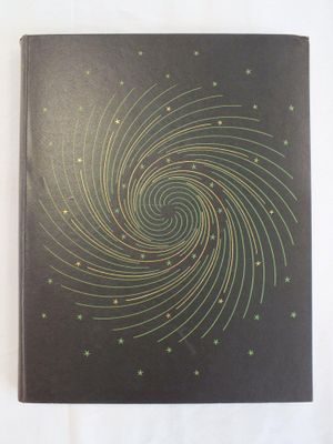 un livre noir orné d'un motif en spirale