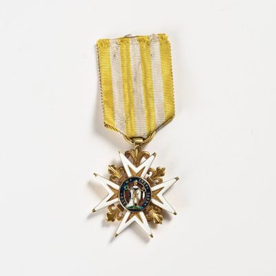 une médaille ornée d'une étoile sur un fond blanc