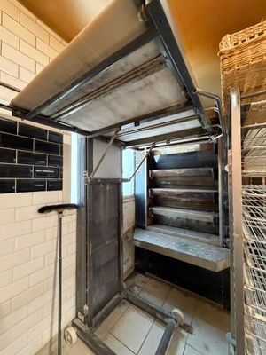 an image of a kitchen with a stove in it