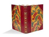 un vieux livre à la couverture rouge, orné d'un motif jaune et rouge