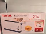 un emballage de grille-pain posé sur une étagère dans une cuisine