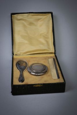 NÉCESSAIRE POUR NOURRISSON En argent 950°/°° - Photo 1