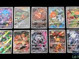 Certaines cartes Pokémon sont alignées sur une table