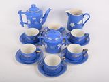 service à thé en porcelaine bleue et blanche, avec tasses et soucoupes assorties