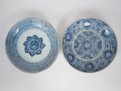 Vietnam, fin XIXe siècle, Deux assiettes en porcelaine bleu …