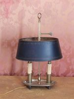 LAMPE BOUILLOTTE en bronze à deux lumières, l'abat-jour oval… (photo 5)