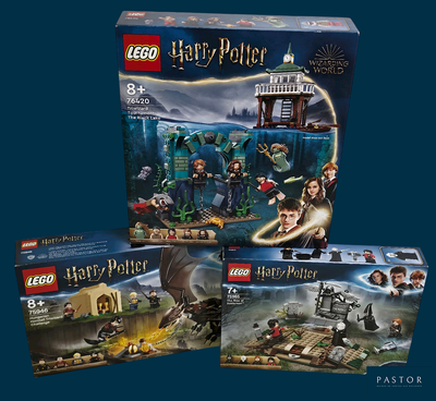 trois coffrets Lego Harry Potter exposés dans leur boîte