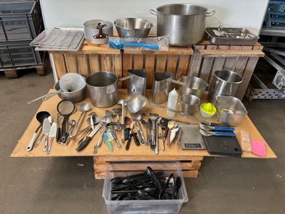 1 Lot d'ustensiles de cuisine tel que sur photos Le grand fa…