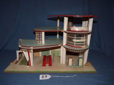 Garage Samud des années 60, état d’usage, en Isorel, bois et…