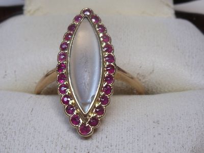 Bague « marquise » en or jaune 18K, sertie au centre de nacr…