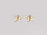 une paire de boucles d'oreilles en or ornées de pierres blanches
