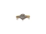 une image d'une bague en diamant sur fond blanc