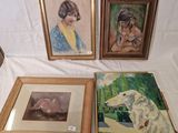trois tableaux encadrés représentant une femme et un chien posés sur une table