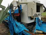une machine qui se trouve sur le bord de la route