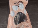 un sac de nourriture posé sur une table