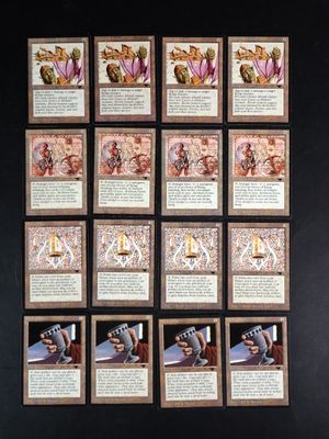 de nombreuses cartes exposées dans un cadre noir