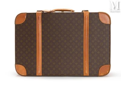 une image représentant une valise marron et beige sur fond blanc