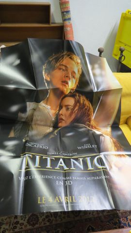 Quatre affiches de cinéma : TITANIC grand modèle 3D, Mistic River...