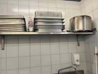 1 lave mains mural en inox, 1 plonge en inox à 2 bacs, 5 éta… (photo 4)
