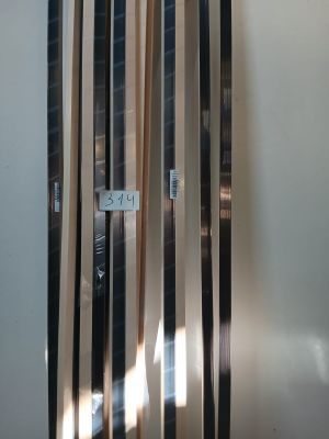 Lot de 20 pièces de profilés en MDF laqué noir rainuré, dime…