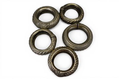 Suite de 5 bracelets ethniques.