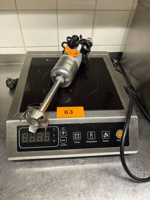 une image représentant une cuisinière sur laquelle se trouve une plaque de cuisson