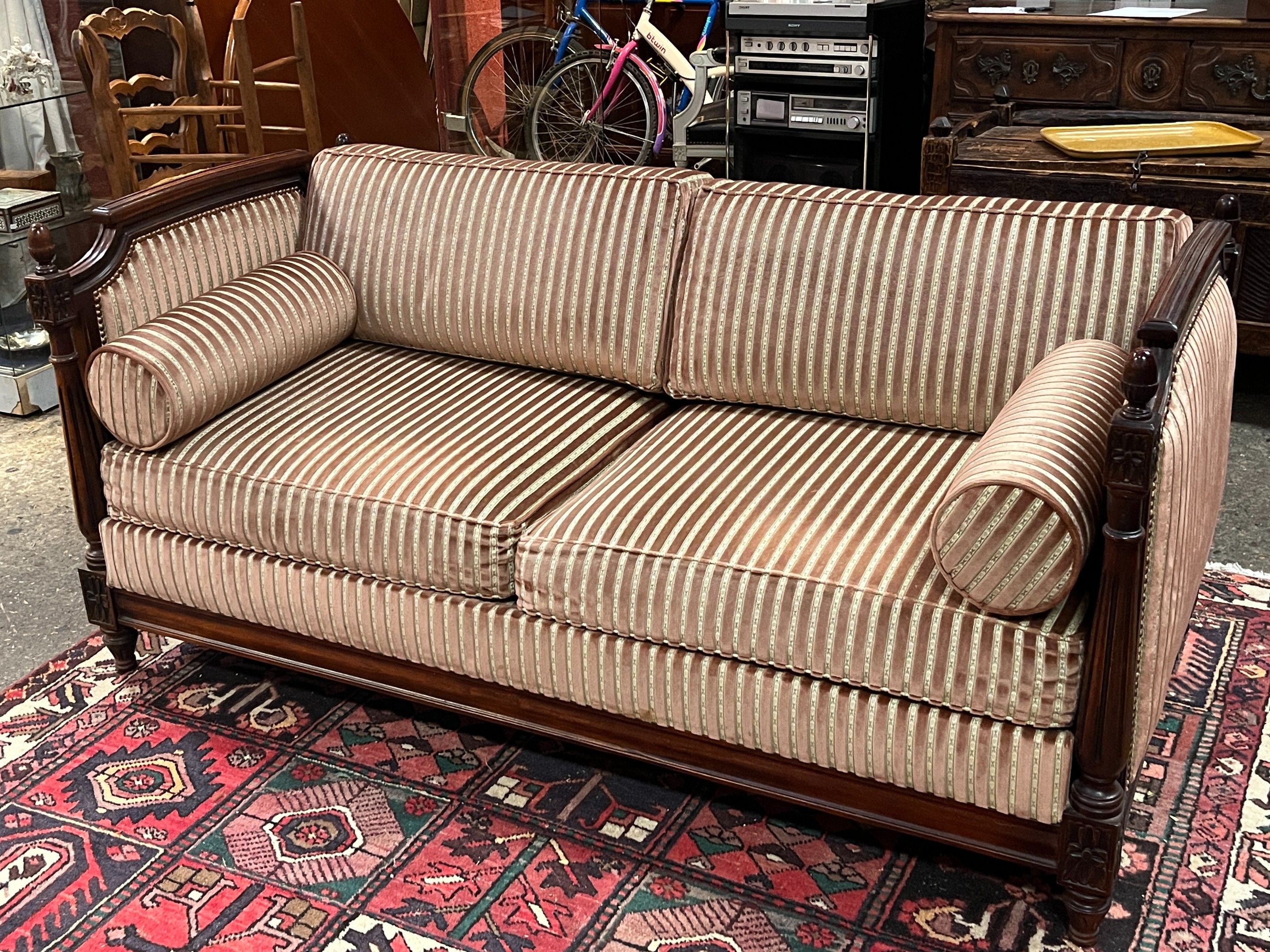 Banquette de style Louis XVI, L : 16 cm, H : 77 cm