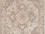 un tapis beige et beige au motif ouvragé