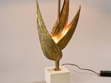 a lamp that is sitting on top of a table
