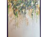 une peinture abstraite représentant des fleurs vertes et jaunes sur fond blanc