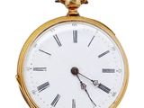 une montre de poche en or avec des chiffres romains sur le cadran